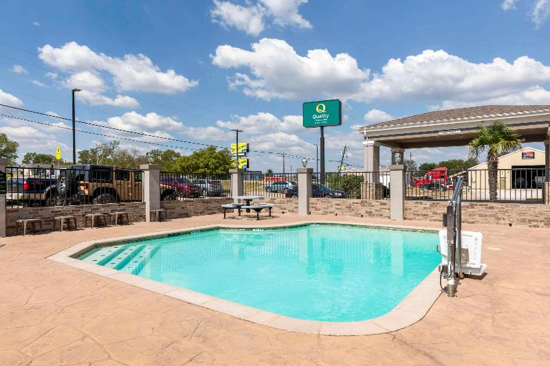 Quality Inn & Suites Groesbeck image