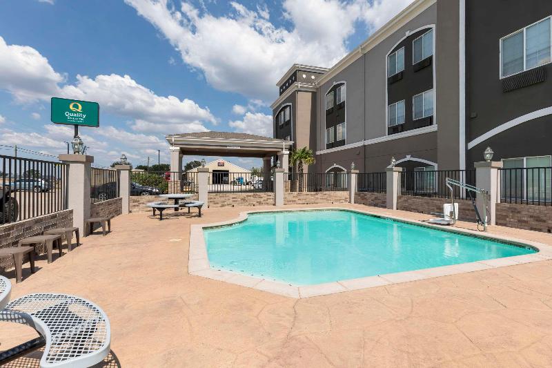 Quality Inn & Suites Groesbeck image