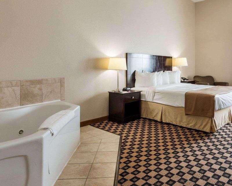 Quality Inn & Suites Groesbeck image
