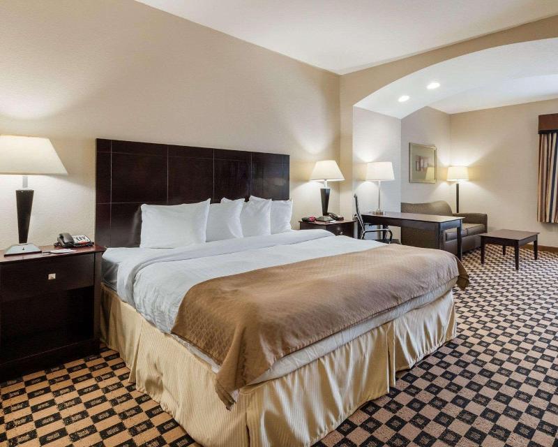 Quality Inn & Suites Groesbeck image
