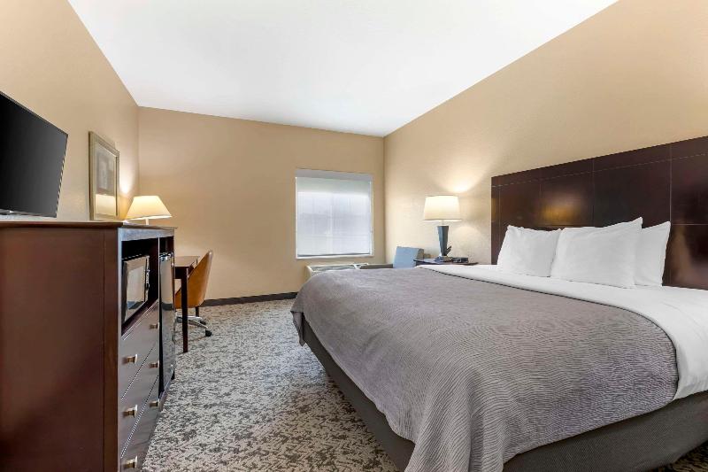 Quality Inn & Suites Groesbeck image