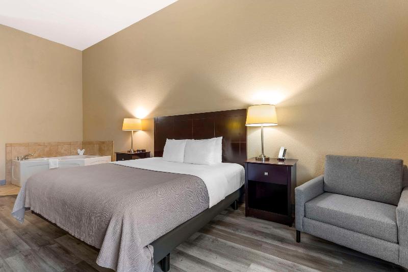 Quality Inn & Suites Groesbeck image