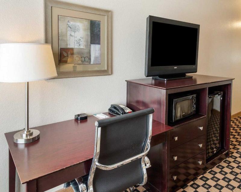 Quality Inn & Suites Groesbeck image