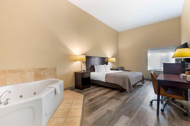 Quality Inn & Suites Groesbeck image