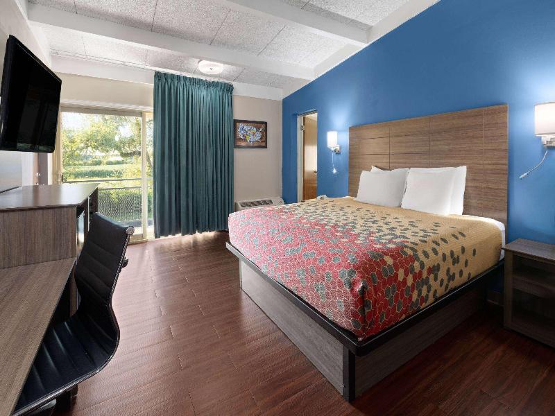 Baymont By Wyndham Bay City image