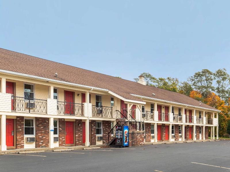 Econo Lodge Sturbridge Route 20 image