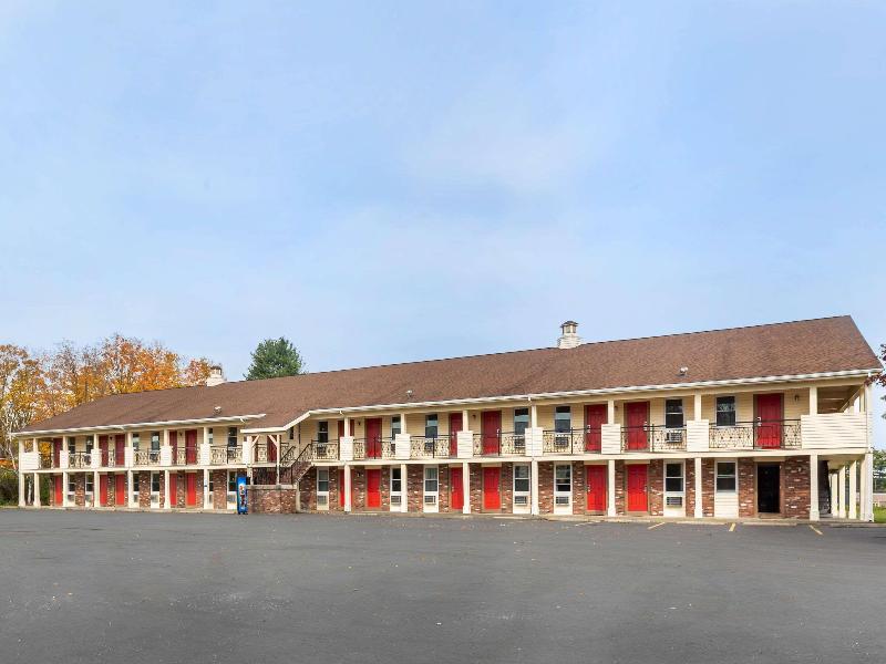 Econo Lodge Sturbridge Route 20 image