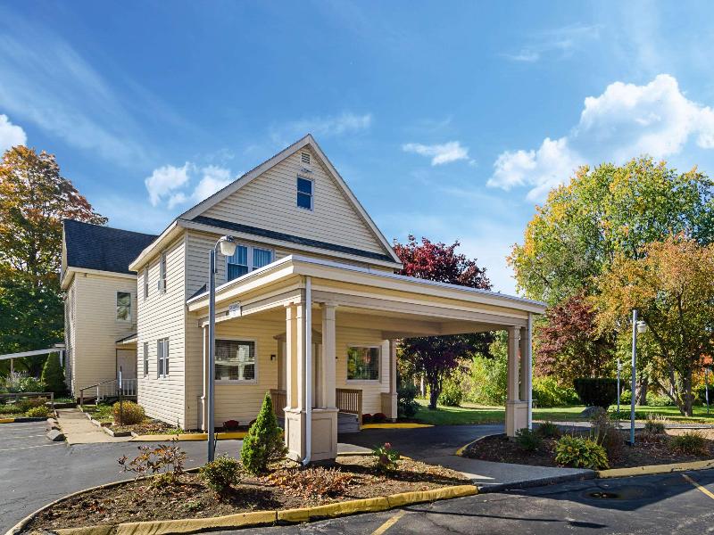 Econo Lodge Sturbridge Route 20 image
