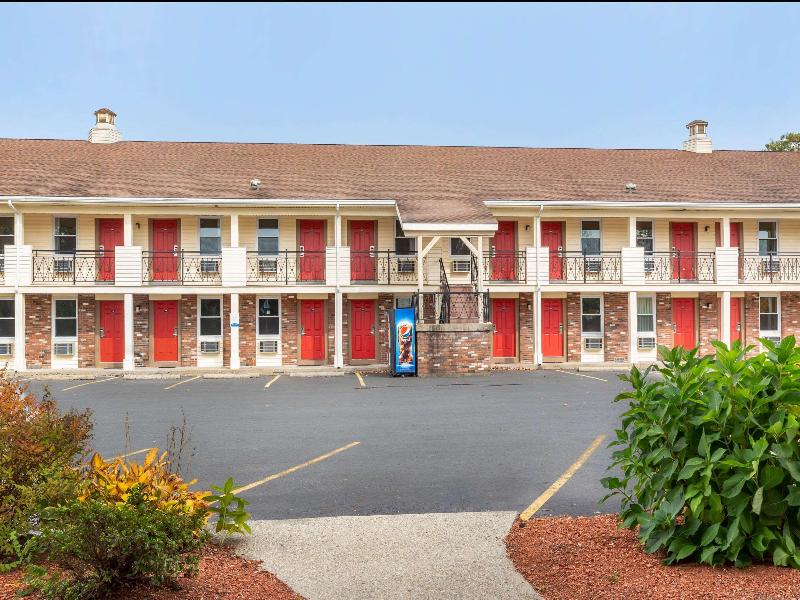Econo Lodge Sturbridge Route 20 image