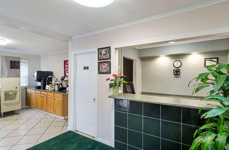 Econo Lodge Sturbridge Route 20 image