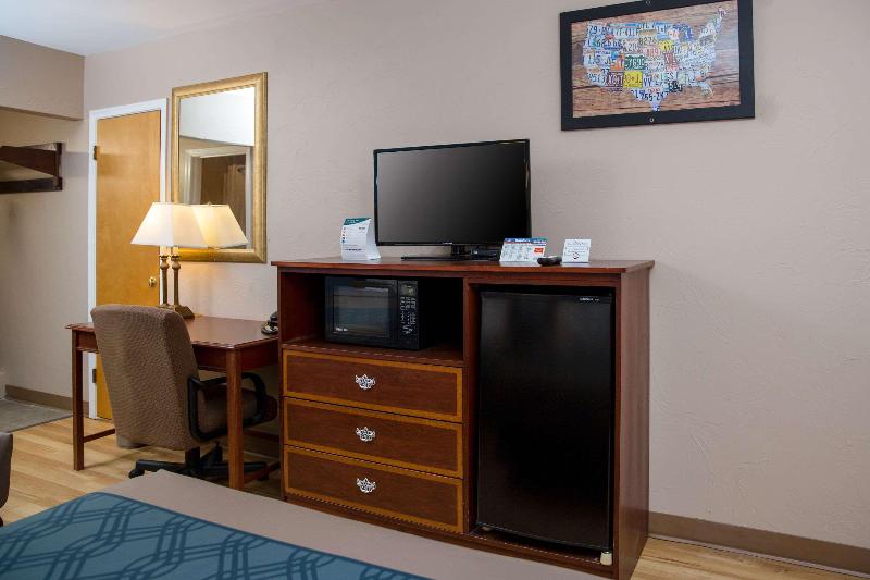Econo Lodge Sturbridge Route 20 image