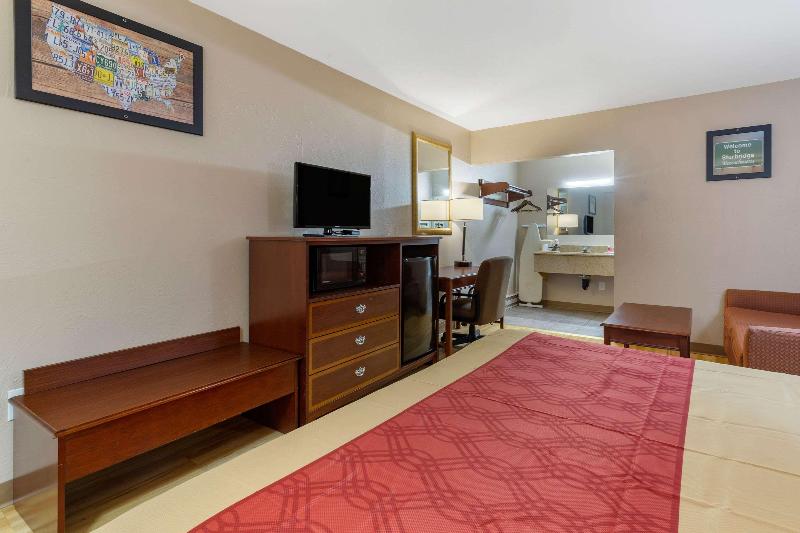Econo Lodge Sturbridge Route 20 image