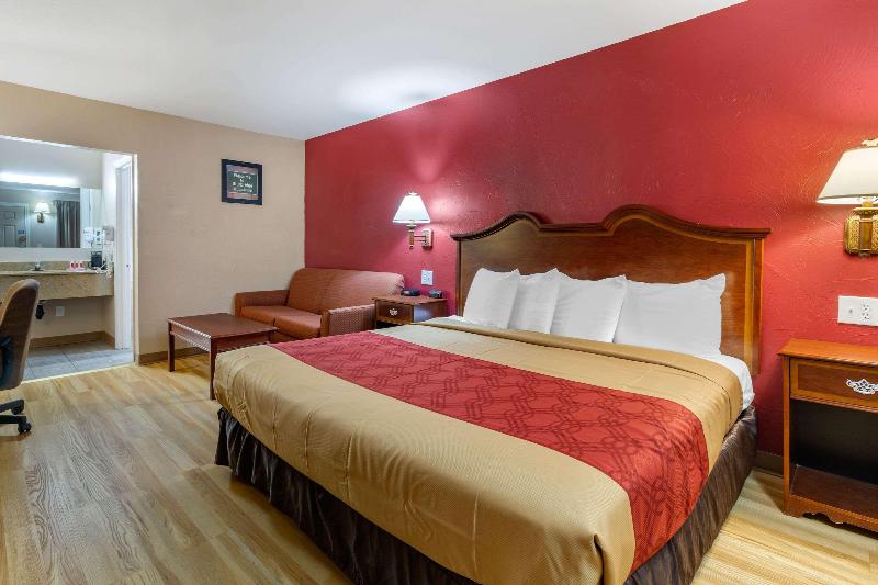 Econo Lodge Sturbridge Route 20 image