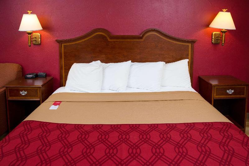 Econo Lodge Sturbridge Route 20 image