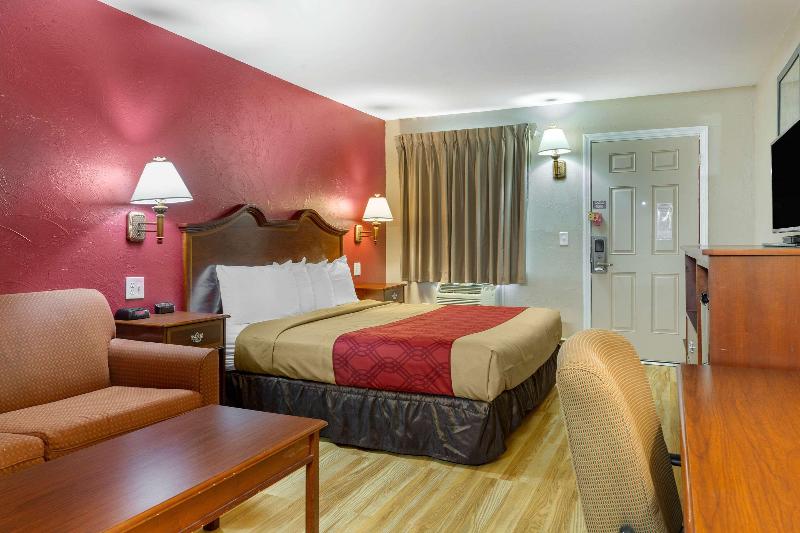 Econo Lodge Sturbridge Route 20 image