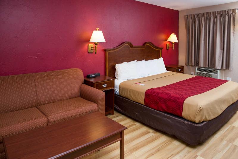 Econo Lodge Sturbridge Route 20 image