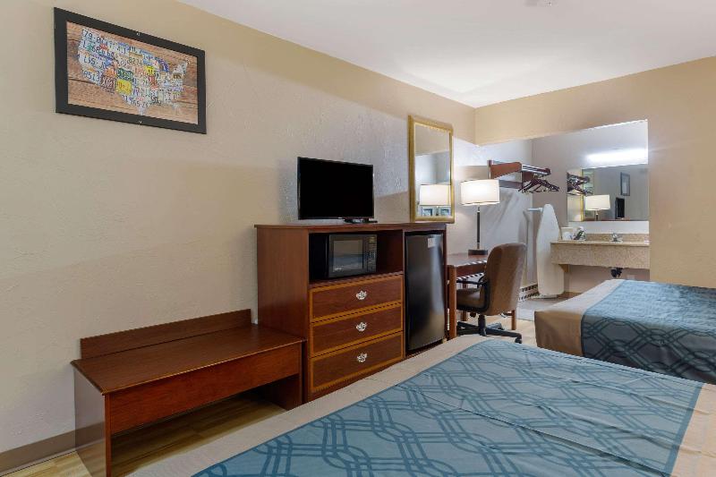 Econo Lodge Sturbridge Route 20 image