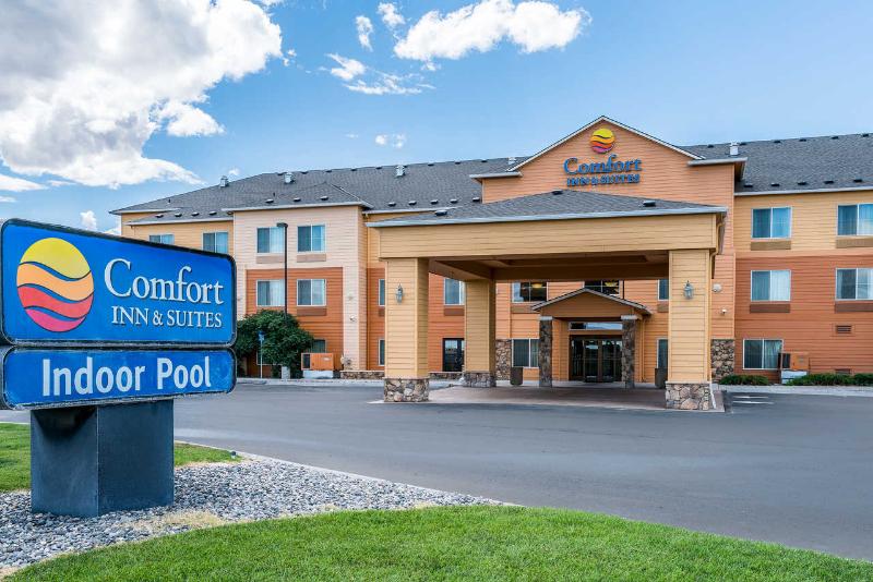 COMFORT INN  AND  SUITES
