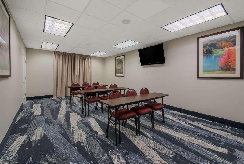 Comfort Inn & Suites Barnesville – Frackville image