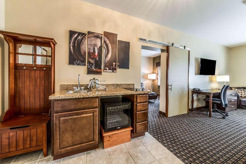 Comfort Inn & Suites Barnesville – Frackville image