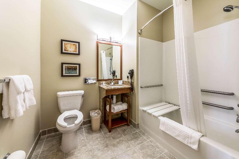 Comfort Inn & Suites Barnesville – Frackville image