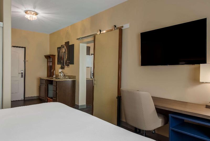 Comfort Inn & Suites Barnesville – Frackville image