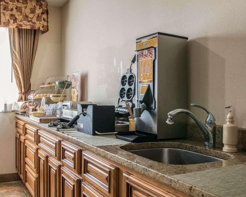 Quality Inn Durand image