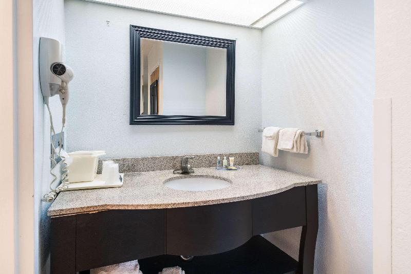 Clarion Inn Cleveland