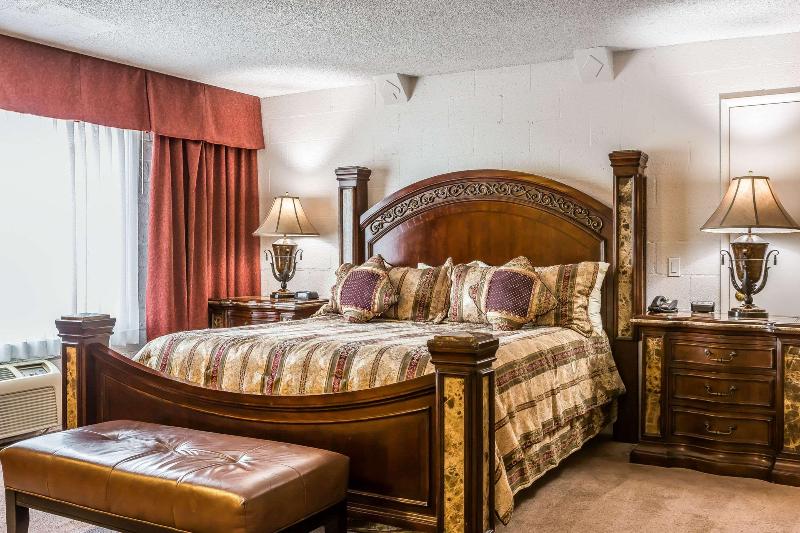 Econo Lodge Lake Elsinore Casino image