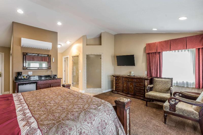 Econo Lodge Lake Elsinore Casino image