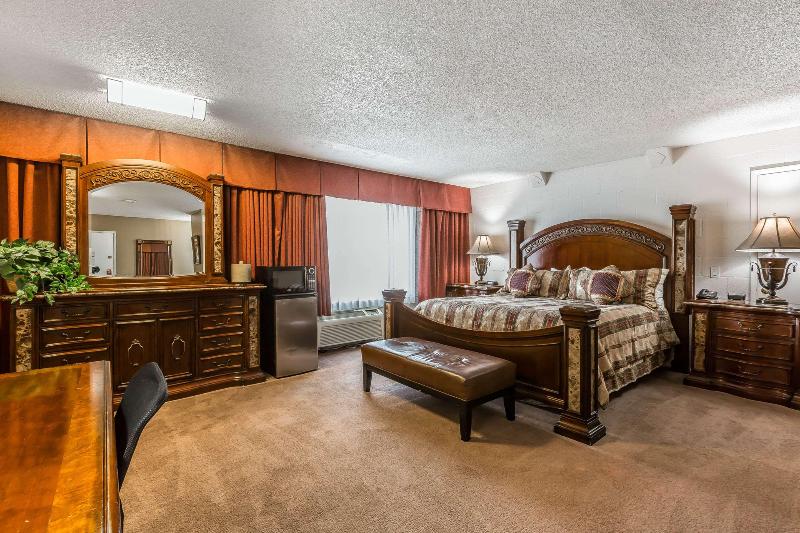 Econo Lodge Lake Elsinore Casino image