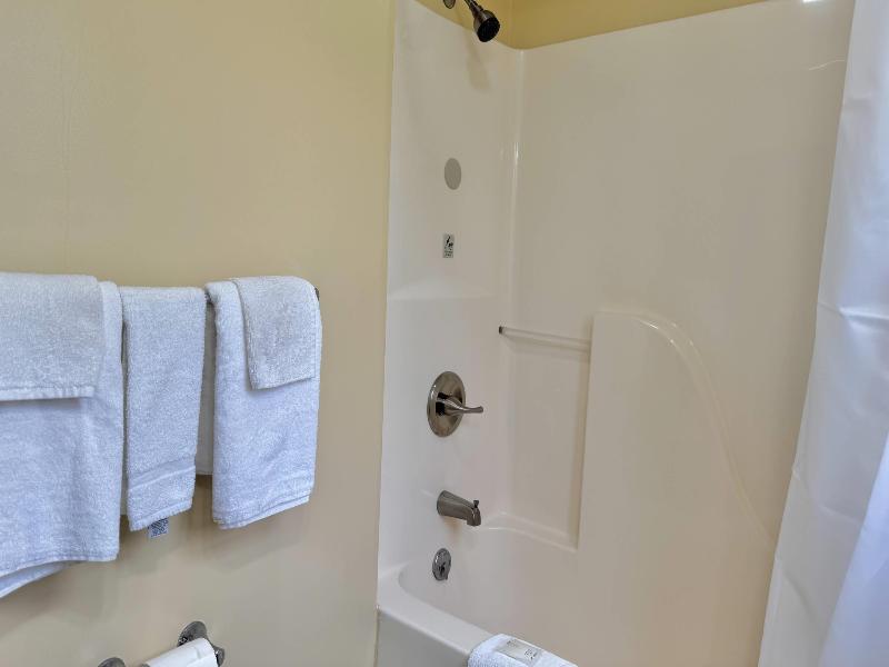 Econo Lodge Woodstock - Shenandoah Valley I-81 image