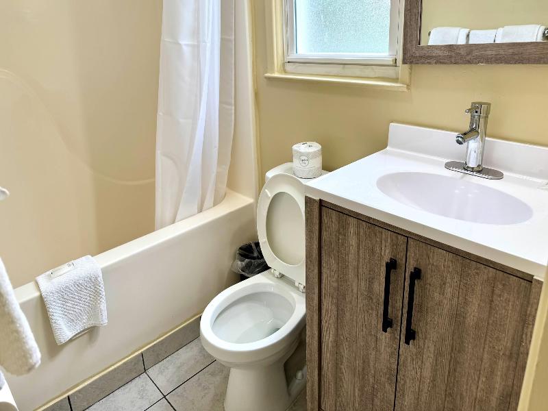 Econo Lodge Woodstock - Shenandoah Valley I-81 image