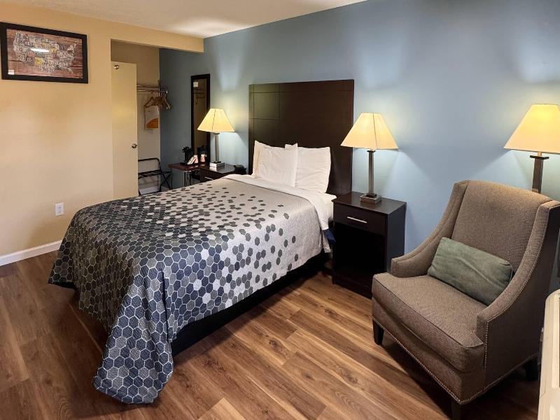 Econo Lodge Woodstock - Shenandoah Valley I-81 image