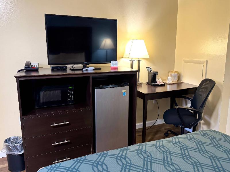 Econo Lodge Woodstock - Shenandoah Valley I-81 image