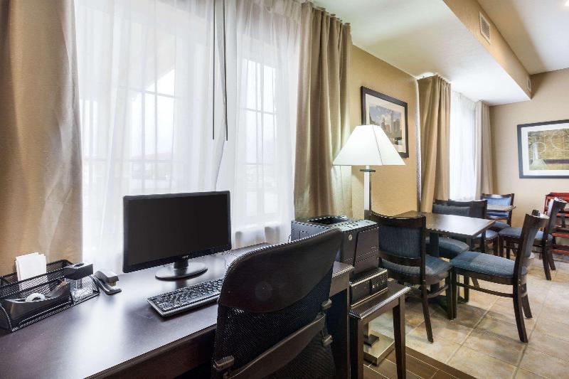 Comfort Inn & Suites Bellevue - Omaha Offutt AFB image