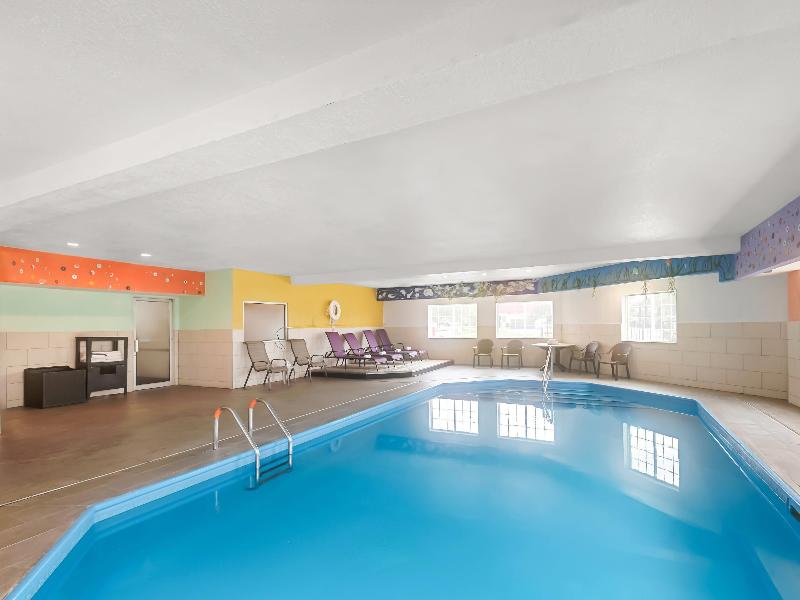 Comfort Inn & Suites Bellevue - Omaha Offutt AFB image
