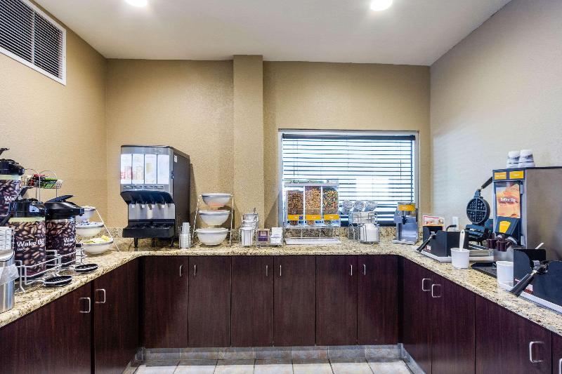 Comfort Inn & Suites Bellevue - Omaha Offutt AFB image