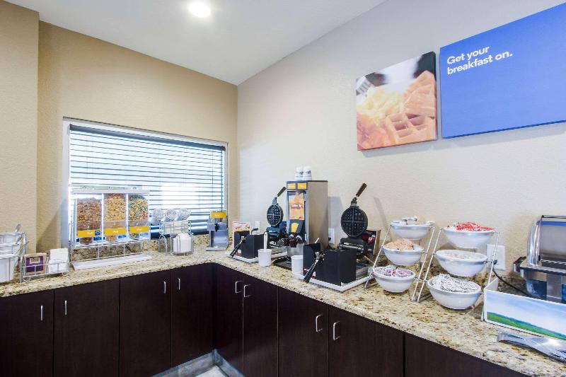 Comfort Inn & Suites Bellevue - Omaha Offutt AFB image