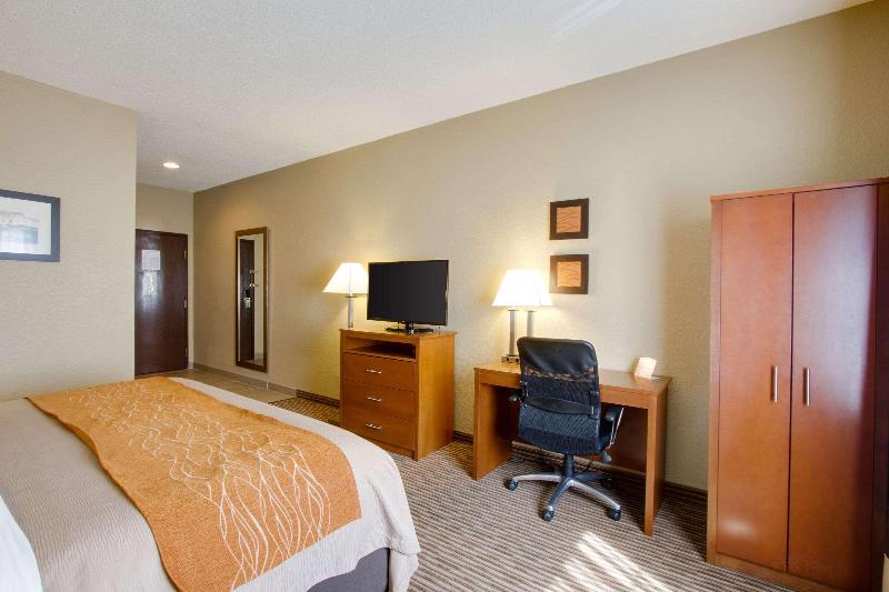 Comfort Inn & Suites Bellevue - Omaha Offutt AFB image