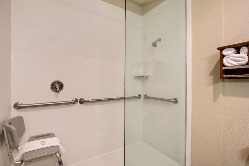 Comfort Inn & Suites Bellevue - Omaha Offutt AFB image