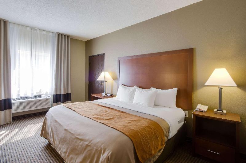 Comfort Inn & Suites Bellevue - Omaha Offutt AFB image