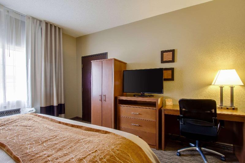 Comfort Inn & Suites Bellevue - Omaha Offutt AFB image