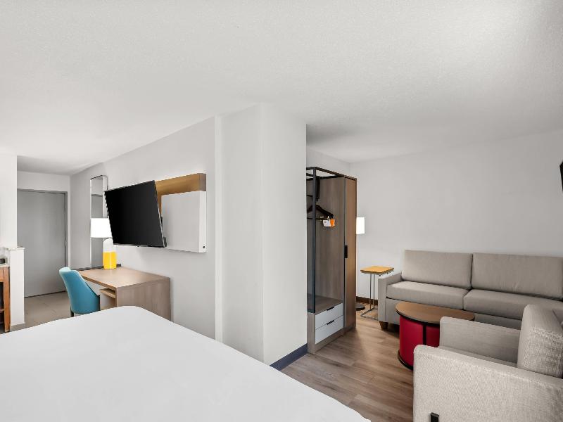 Comfort Inn & Suites Bellevue - Omaha Offutt AFB image