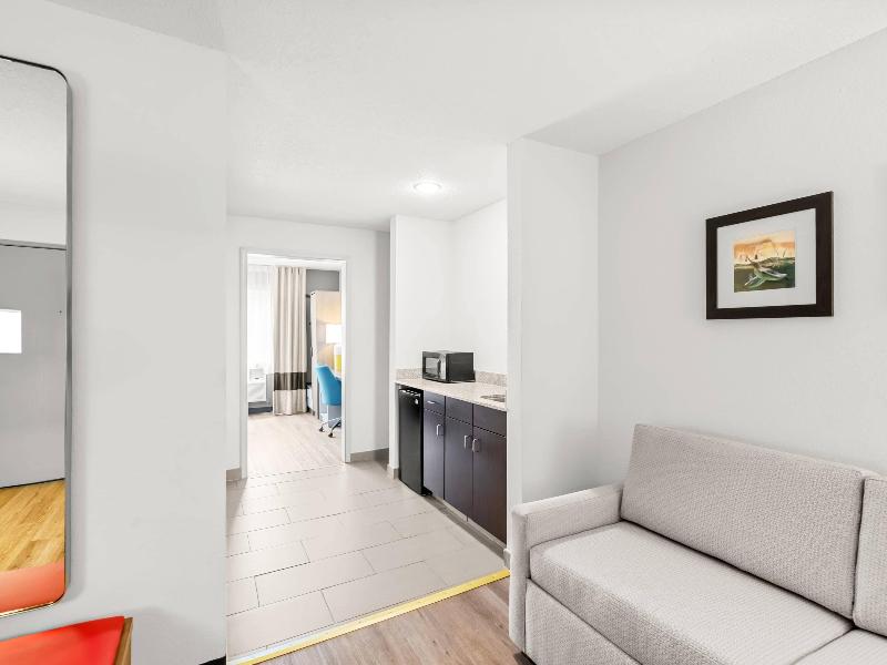 Comfort Inn & Suites Bellevue - Omaha Offutt AFB image