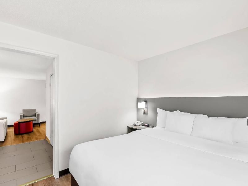 Comfort Inn & Suites Bellevue - Omaha Offutt AFB image