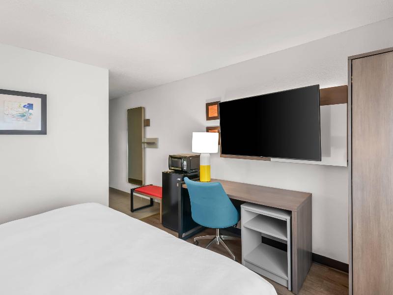 Comfort Inn & Suites Bellevue - Omaha Offutt AFB image