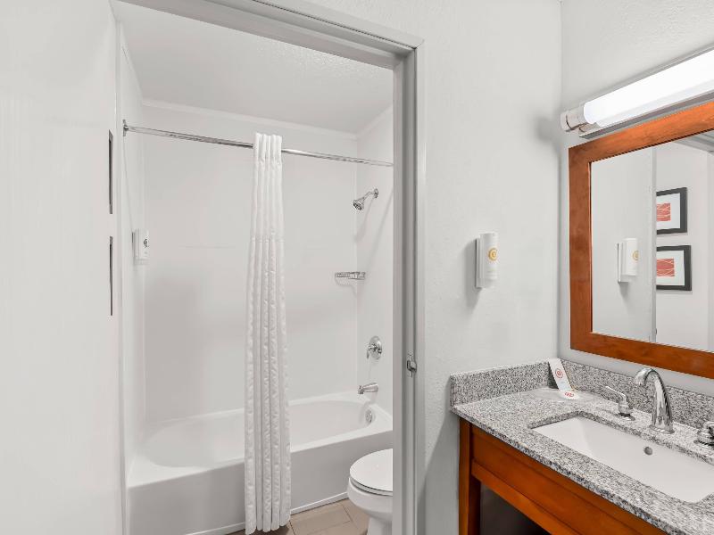 Comfort Inn & Suites Bellevue - Omaha Offutt AFB image