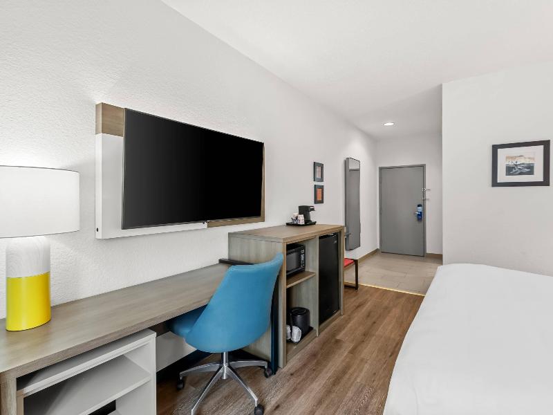 Comfort Inn & Suites Bellevue - Omaha Offutt AFB image