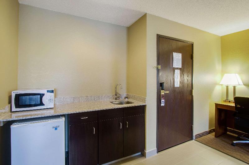 Comfort Inn & Suites Bellevue - Omaha Offutt AFB image